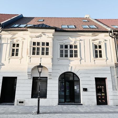 Hviezdoslavova Apartments, Trnava Centre, Parking Available Extérieur photo