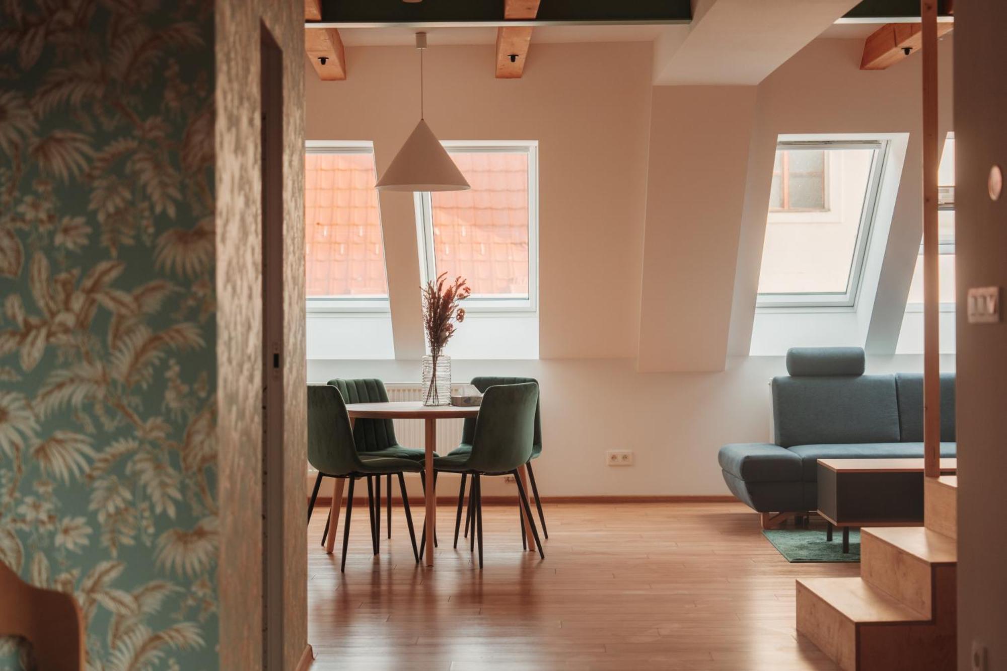 Hviezdoslavova Apartments, Trnava Centre, Parking Available Extérieur photo