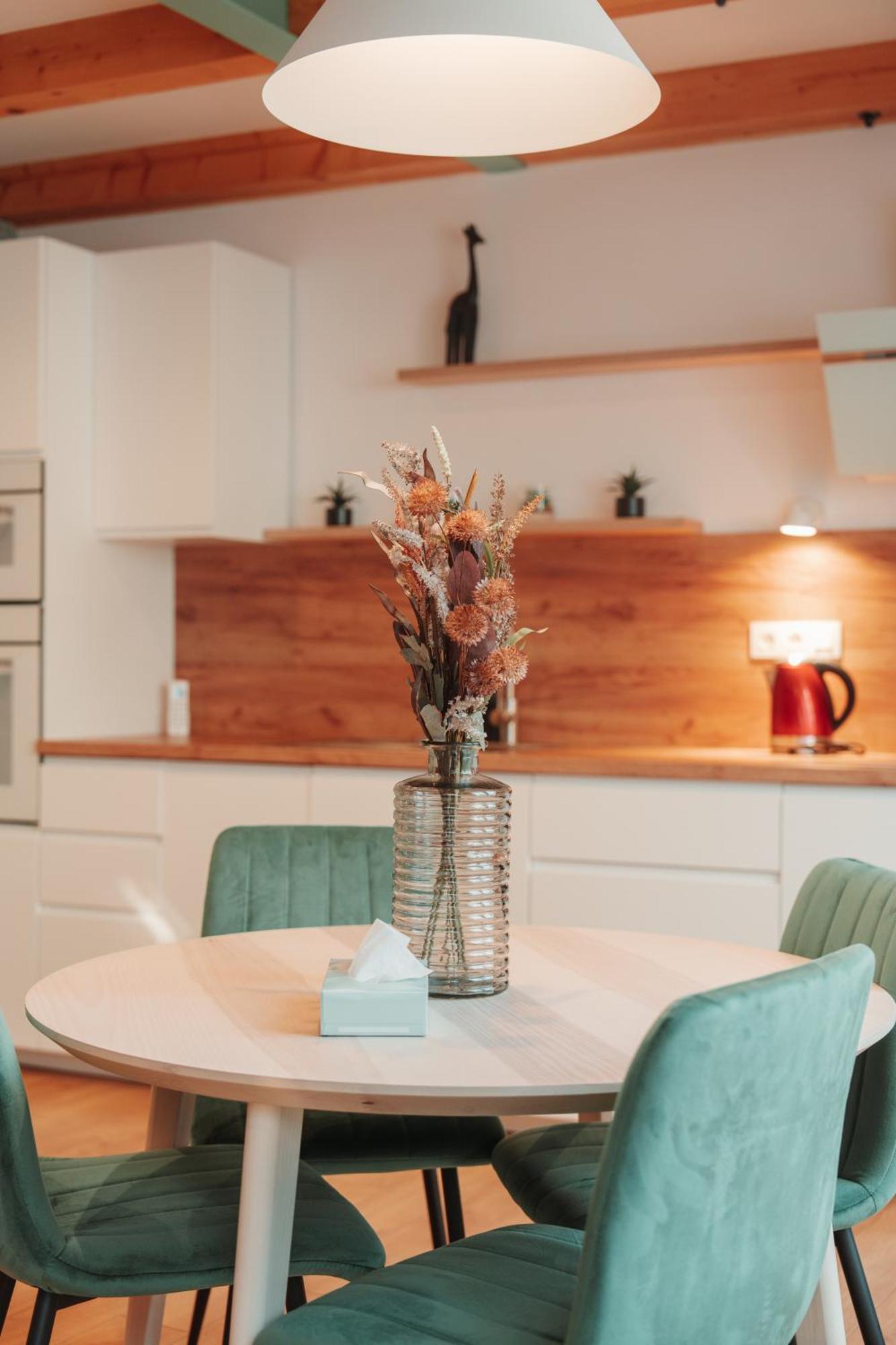 Hviezdoslavova Apartments, Trnava Centre, Parking Available Extérieur photo