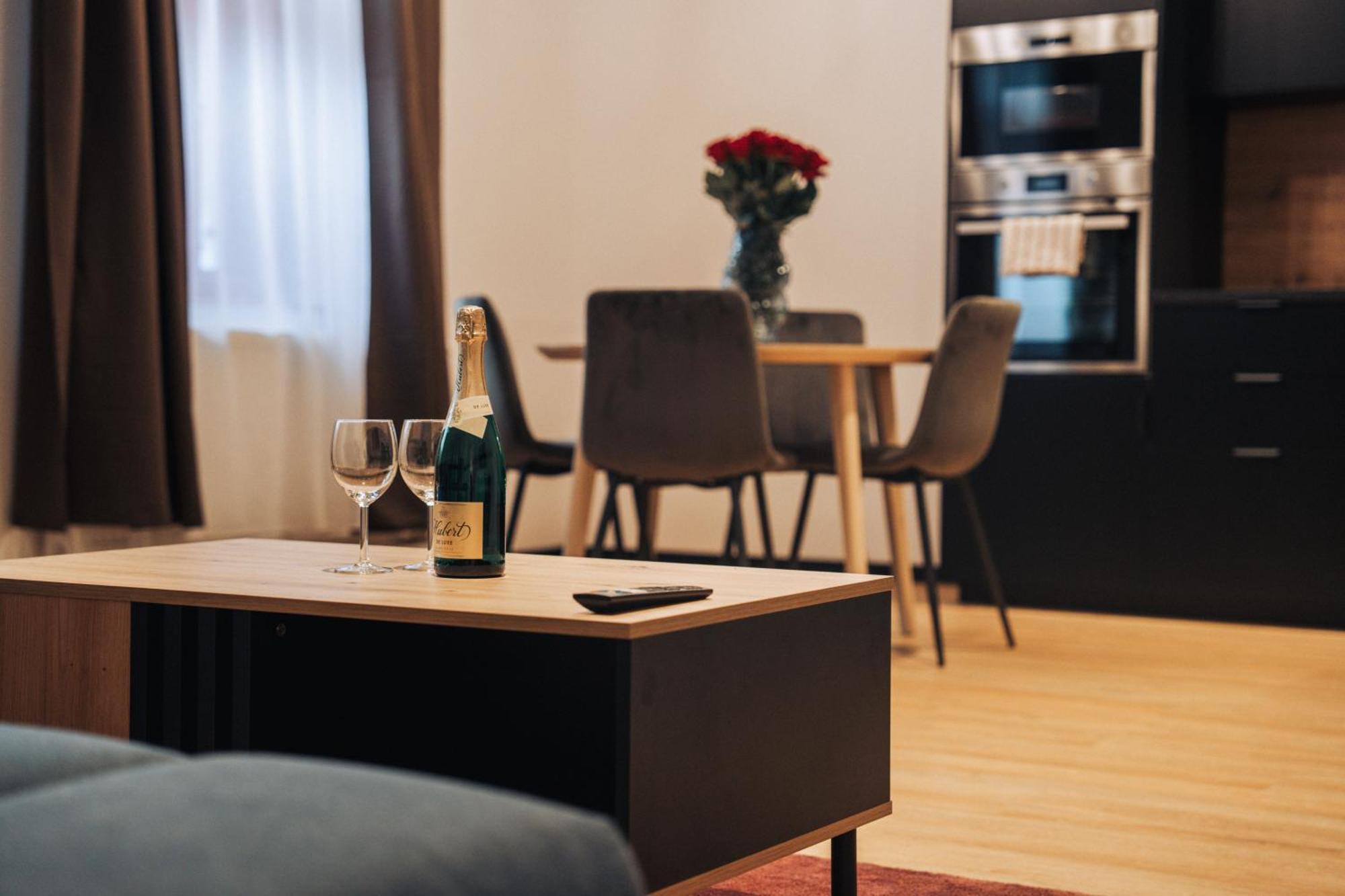 Hviezdoslavova Apartments, Trnava Centre, Parking Available Extérieur photo