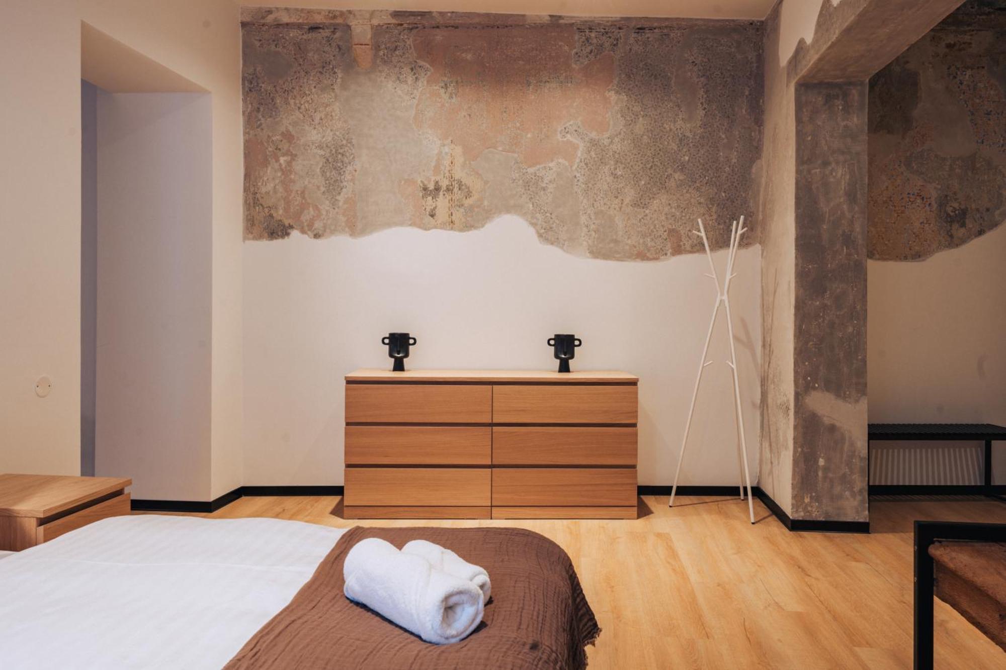 Hviezdoslavova Apartments, Trnava Centre, Parking Available Extérieur photo