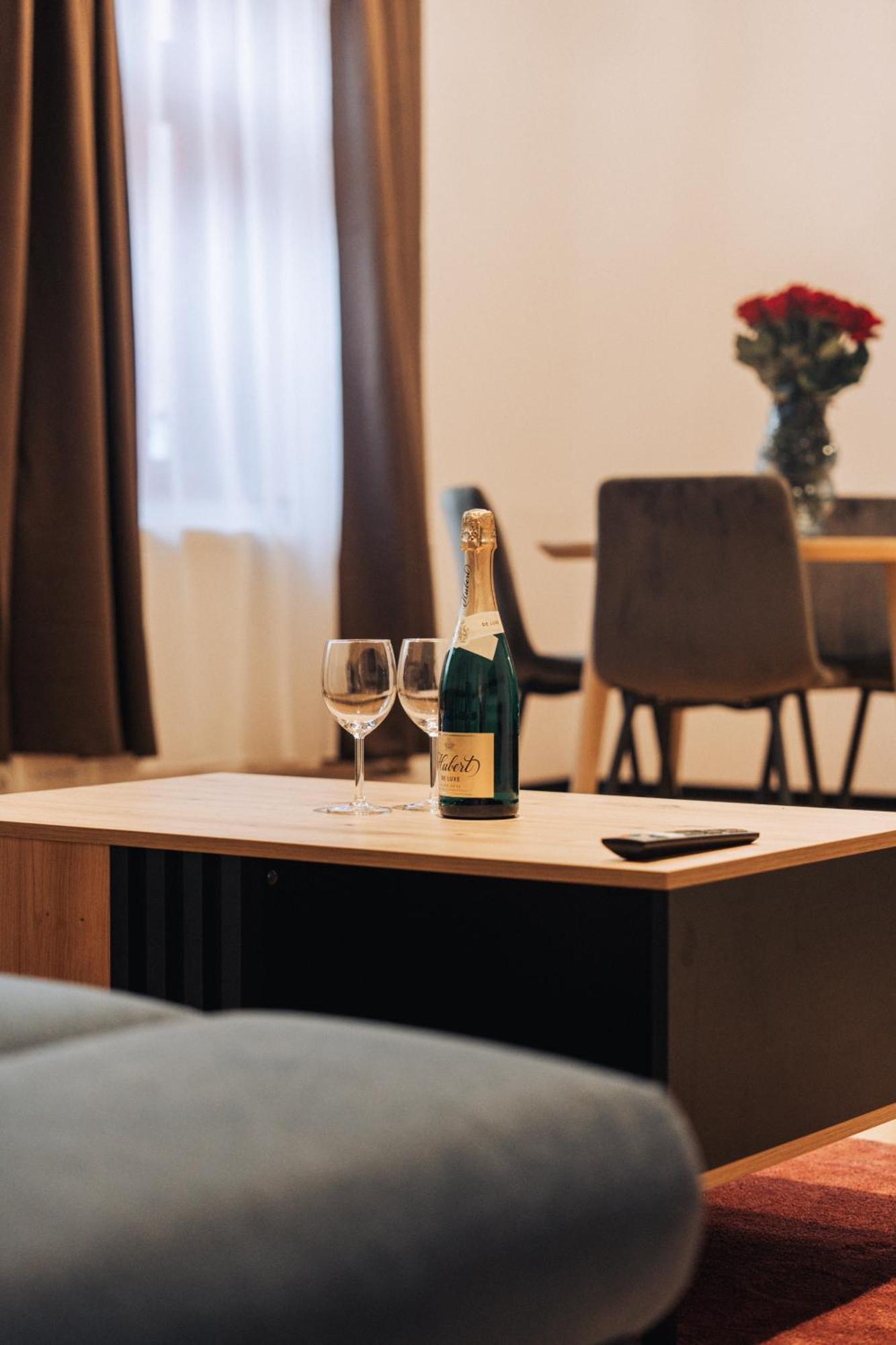 Hviezdoslavova Apartments, Trnava Centre, Parking Available Extérieur photo
